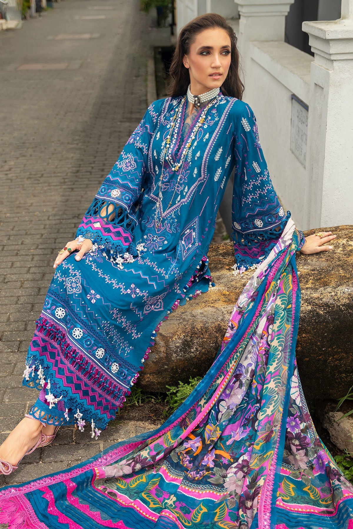 Annus Abrar | Neroli Luxury Lawn | Seraya