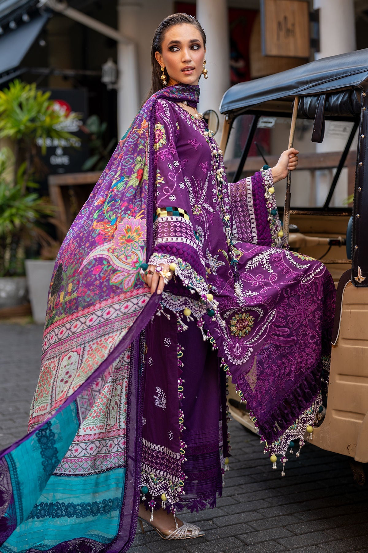 Annus Abrar | Neroli Luxury Lawn | Zoila