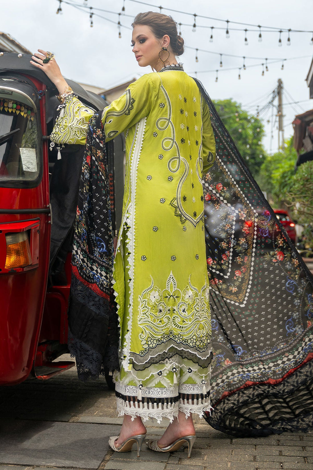 Annus Abrar | Neroli Luxury Lawn | Rutaba