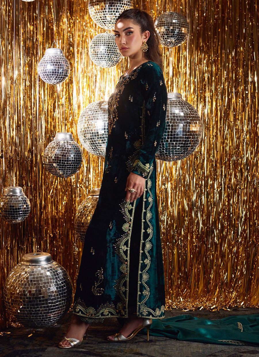 Farah Talib Aziz | Velvet Fete 4 | Gleen Forest Green Velvet Shirt And Dupatta - Official Farah Talib Aziz stockist in UK - Sakeena London
