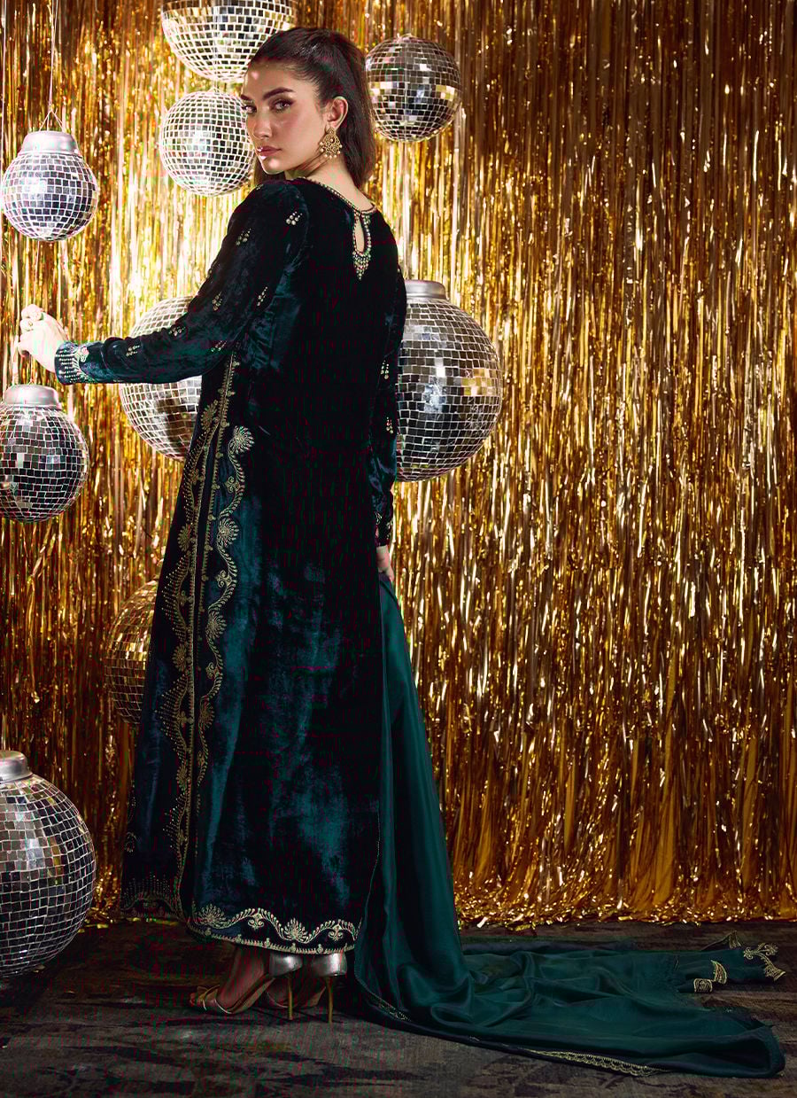 Farah Talib Aziz | Velvet Fete 4 | Gleen Forest Green Velvet Shirt And Dupatta - Official Farah Talib Aziz stockist in UK - Sakeena London