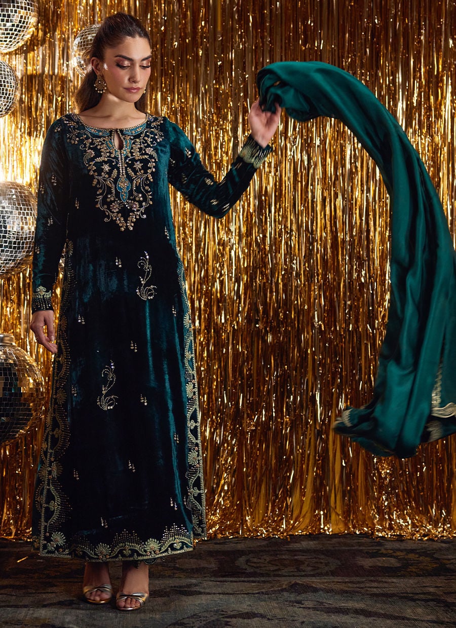Farah Talib Aziz | Velvet Fete 4 | Gleen Forest Green Velvet Shirt And Dupatta - Official Farah Talib Aziz stockist in UK - Sakeena London