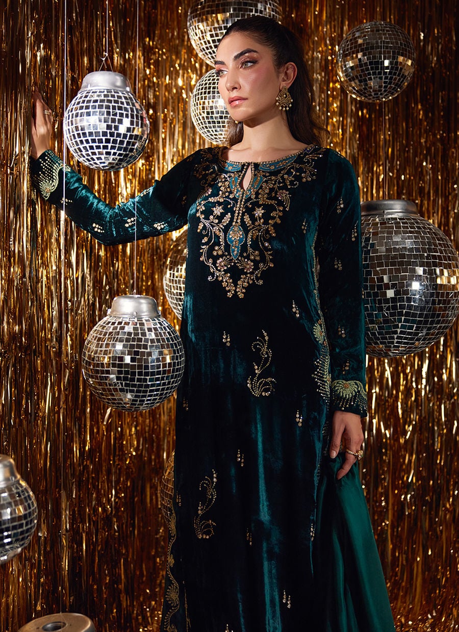 Farah Talib Aziz | Velvet Fete 4 | Gleen Forest Green Velvet Shirt And Dupatta - Official Farah Talib Aziz stockist in UK - Sakeena London