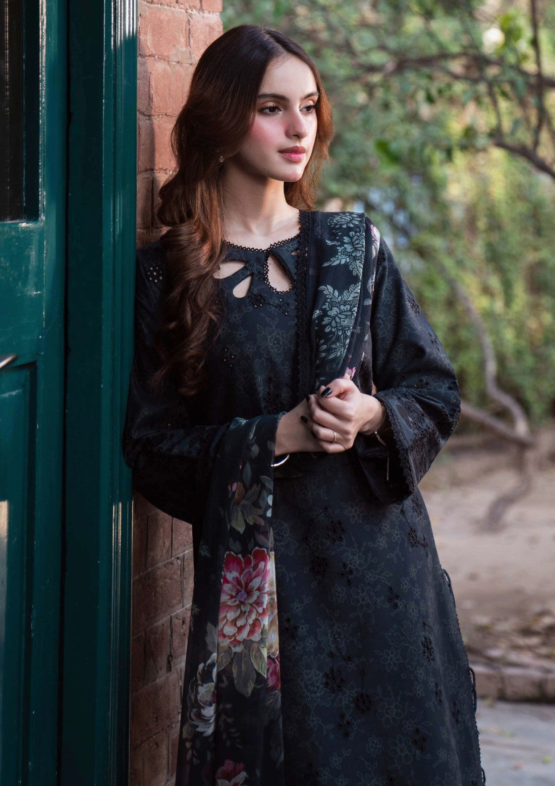 Lawn - Neeshay - Summer Lines - Printkari 25 - OBSIDIAN