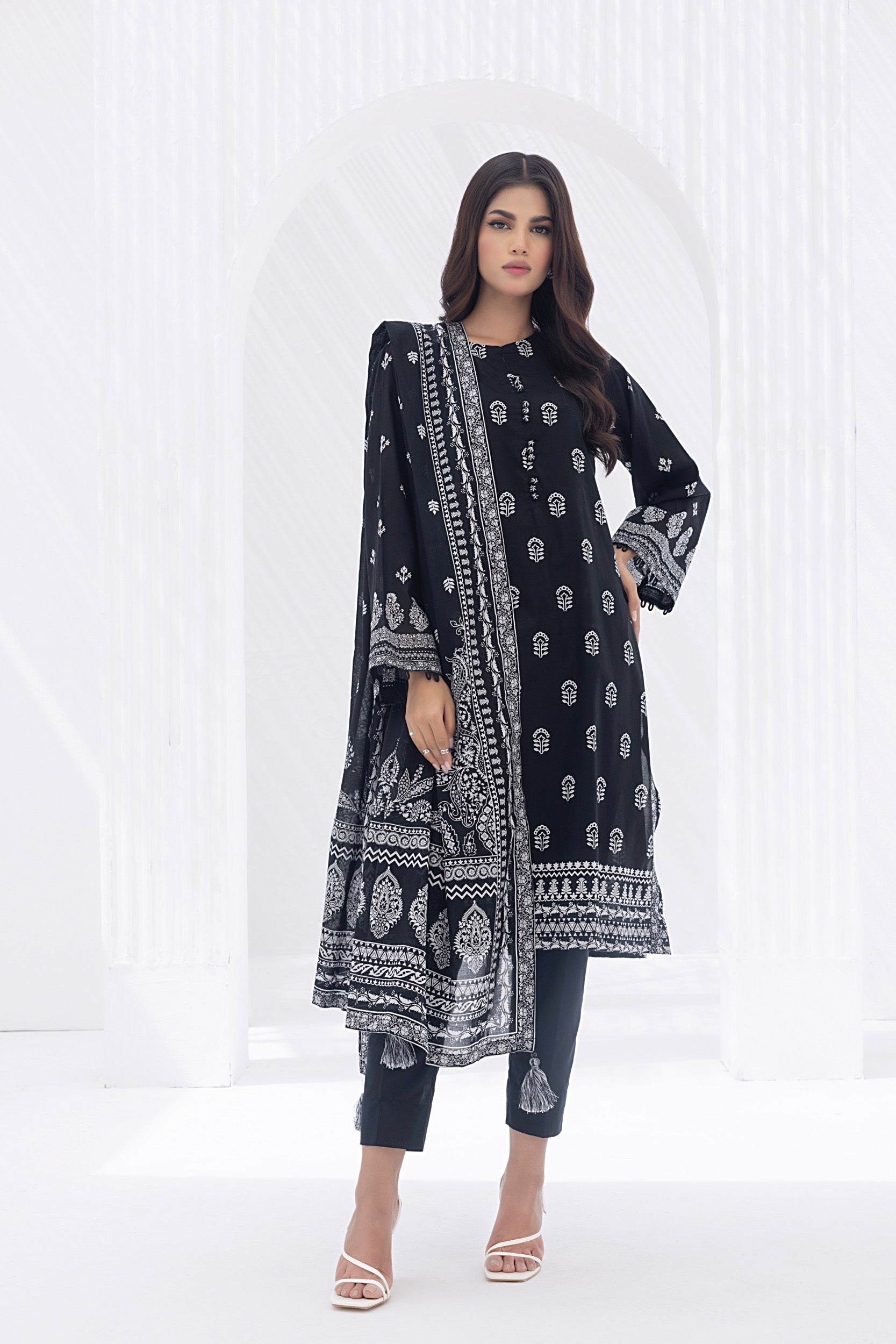 LSM | Winter Marina 24 | 0010 - Official LSM stockist in UK - Sakeena London