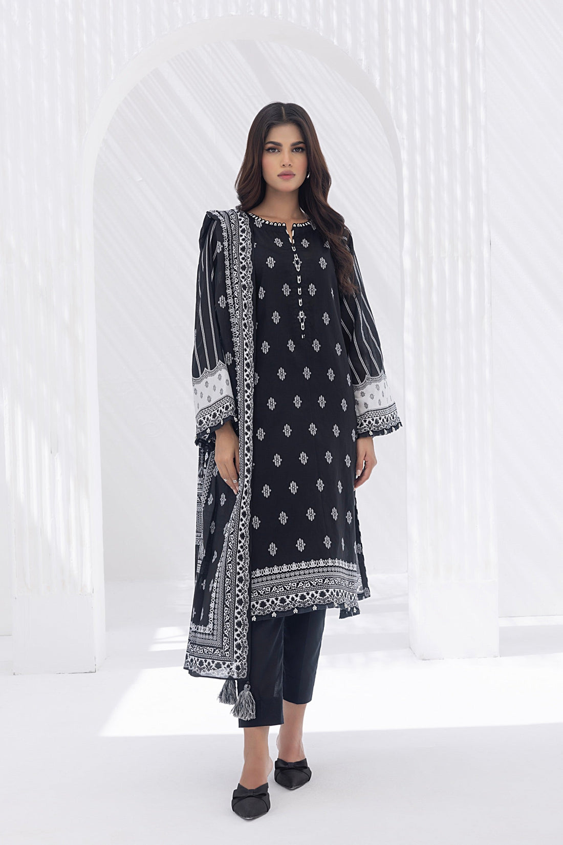 LSM | Winter Marina 24 | 0233 - Official LSM stockist in UK - Sakeena London