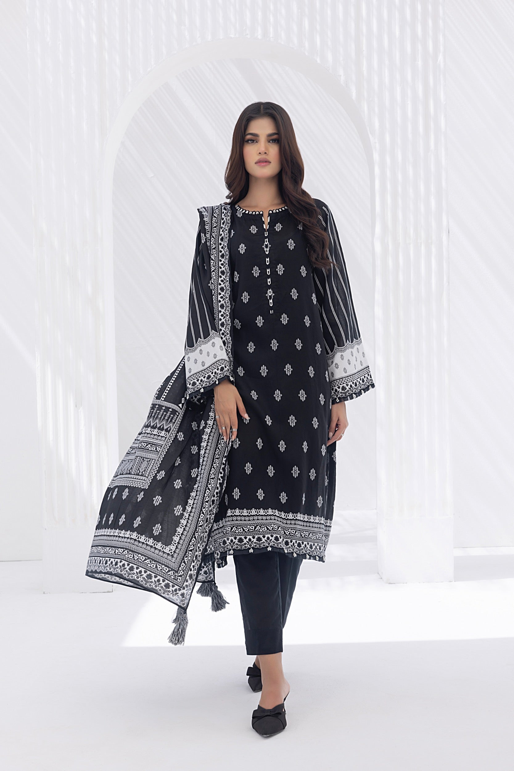 LSM | Winter Marina 24 | 0233 - Official LSM stockist in UK - Sakeena London