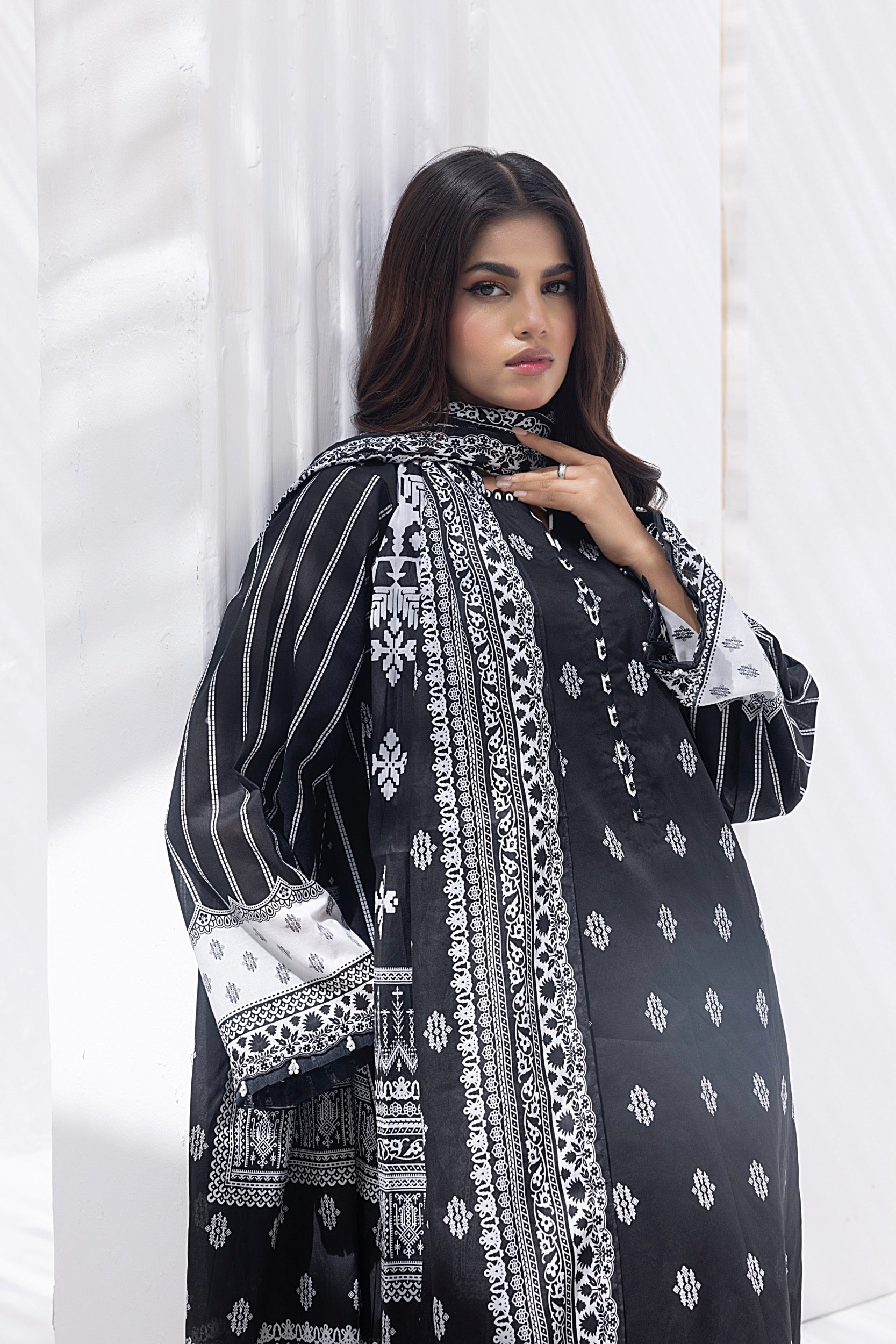 LSM | Winter Marina 24 | 0233 - Official LSM stockist in UK - Sakeena London