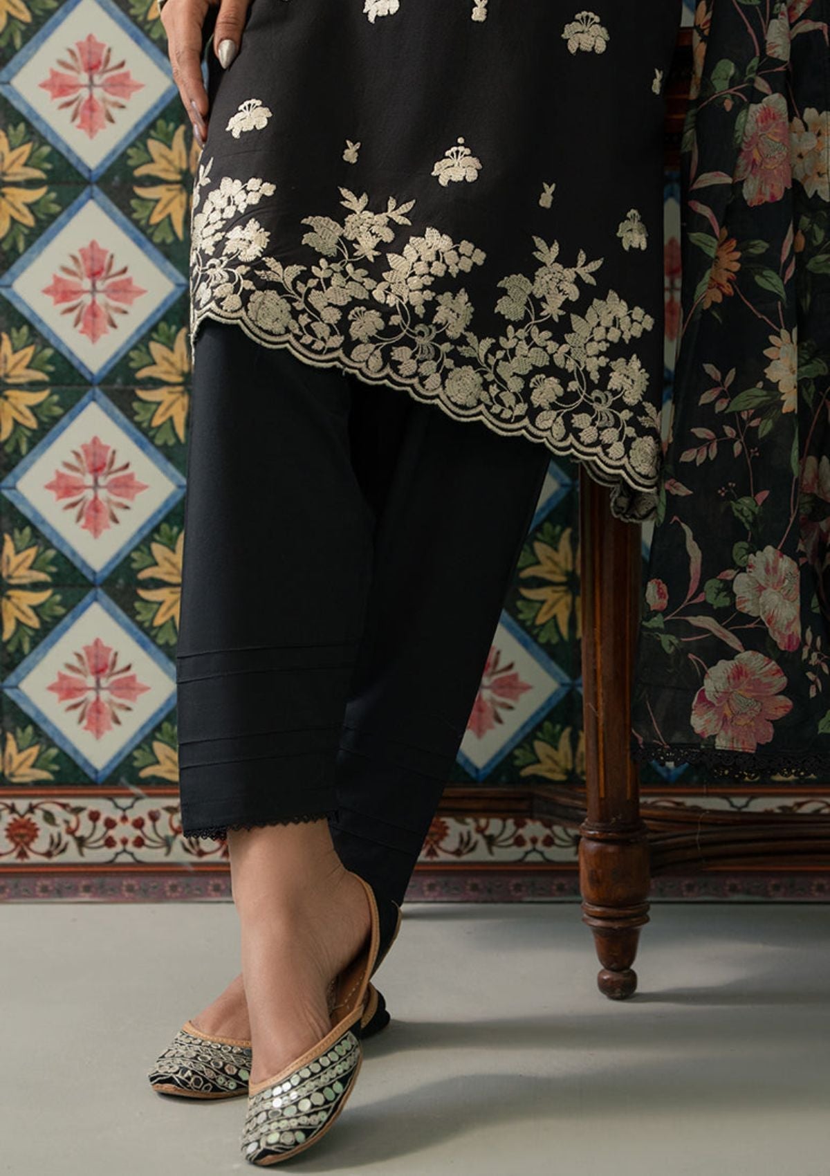 Lawn Collection - Cross Stitch - Mahiri V01 - RAVEN FLORA