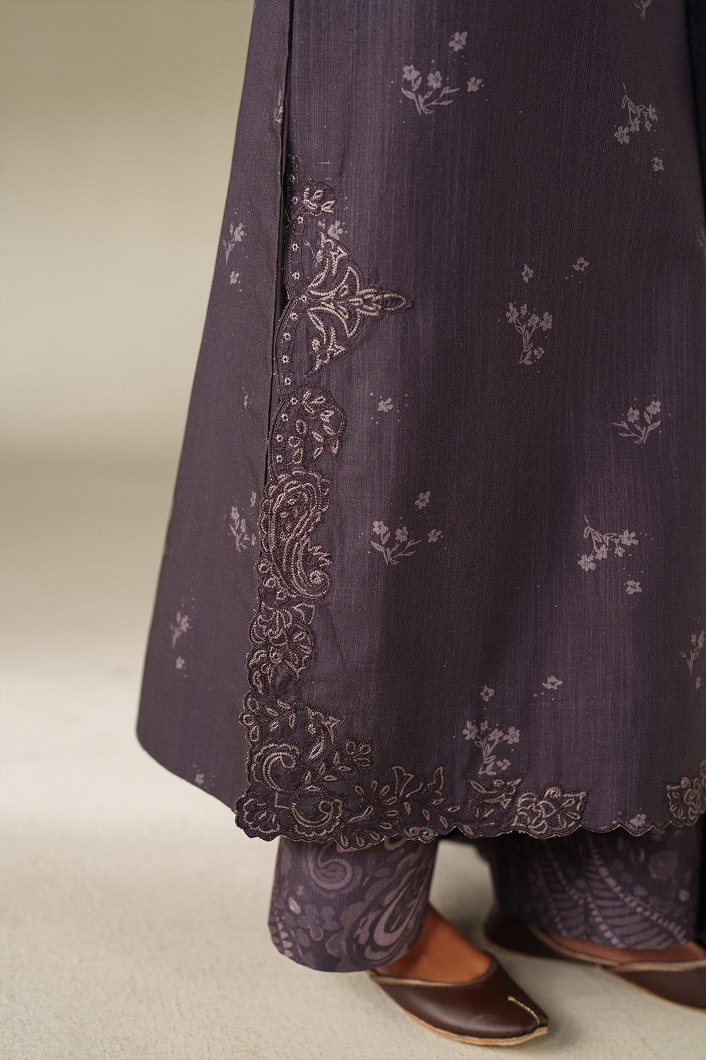 Iznik | Winter Chapter 25 | UE-558 Printed Khaddar - Official Iznik stockist in UK - Sakeena London