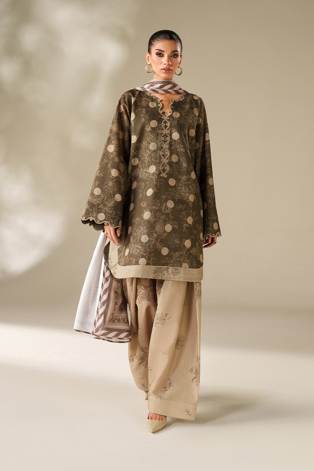 Iznik | Winter Chapter 25 | UE-565 Printed Khaddar - Official Iznik stockist in UK - Sakeena London