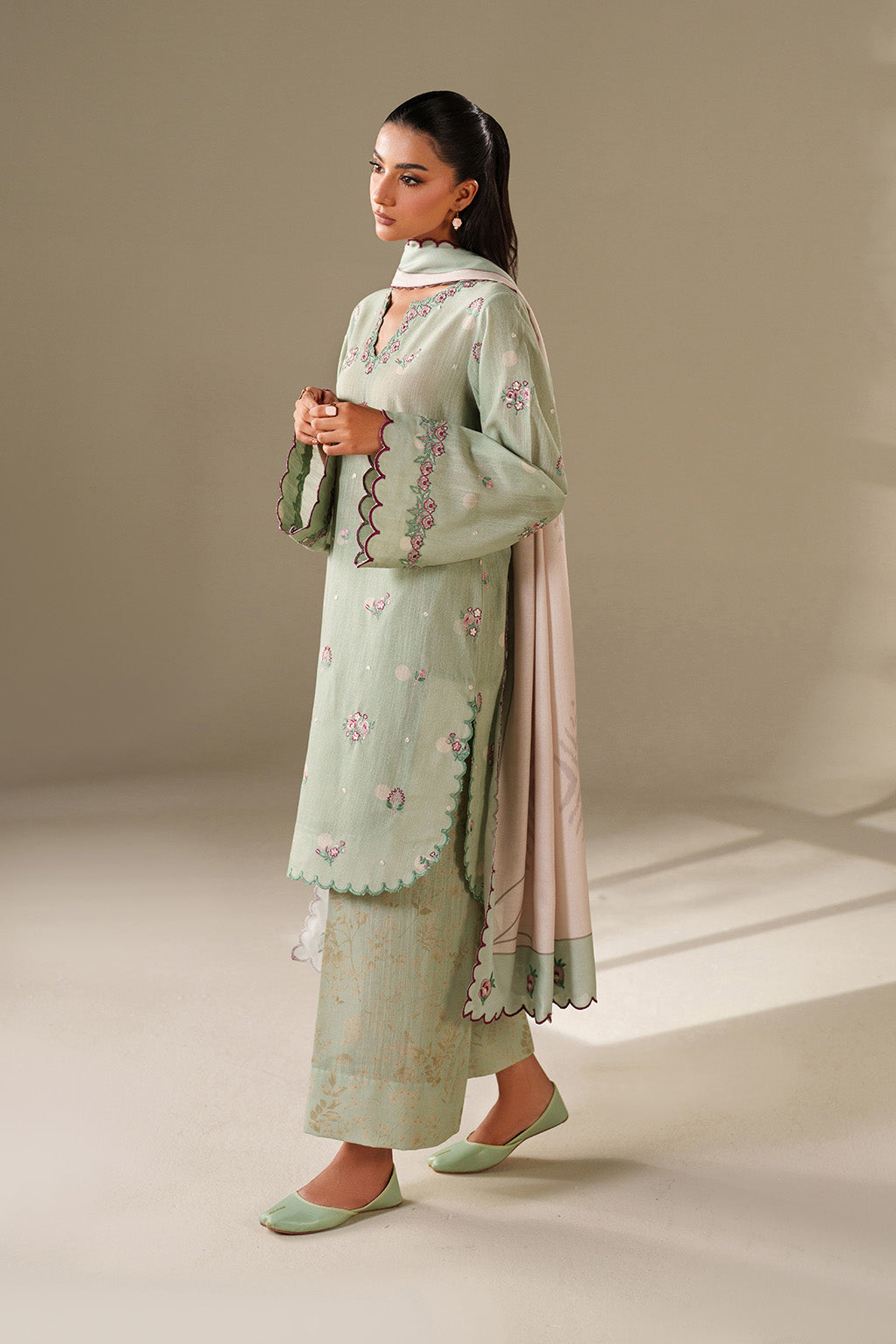 Iznik | Winter Chapter 25 | UE-563 Printed Khaddar - Official Iznik stockist in UK - Sakeena London