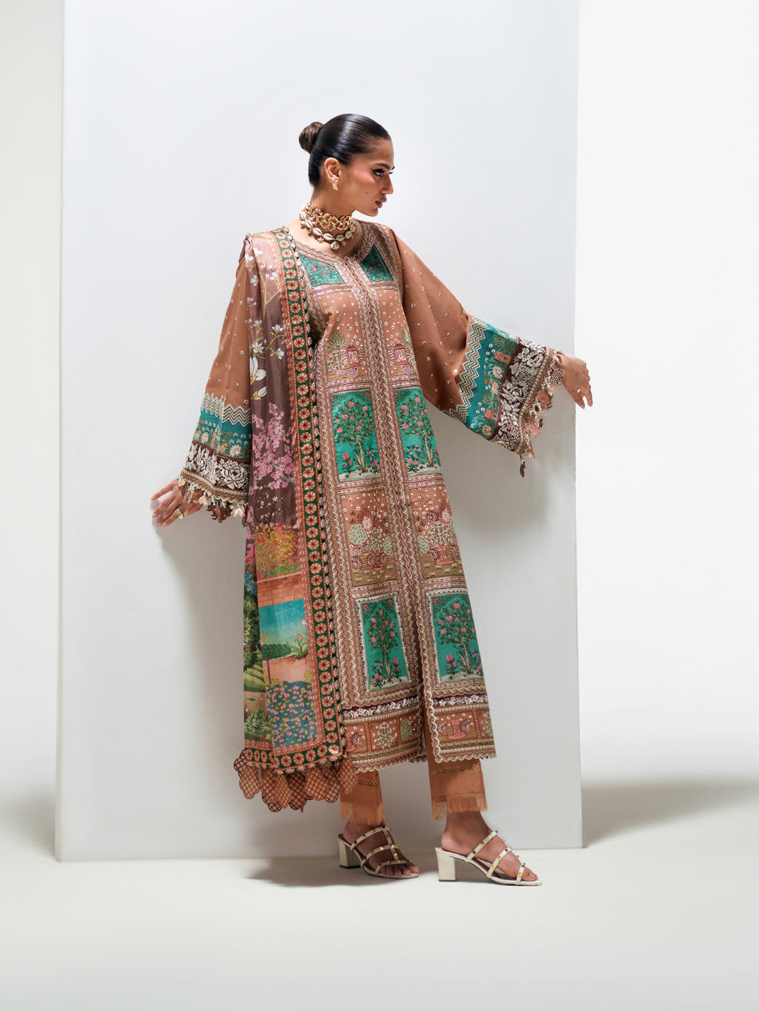 Bin Ilyas | Amour Luxury Lawn 26 | 186-B
