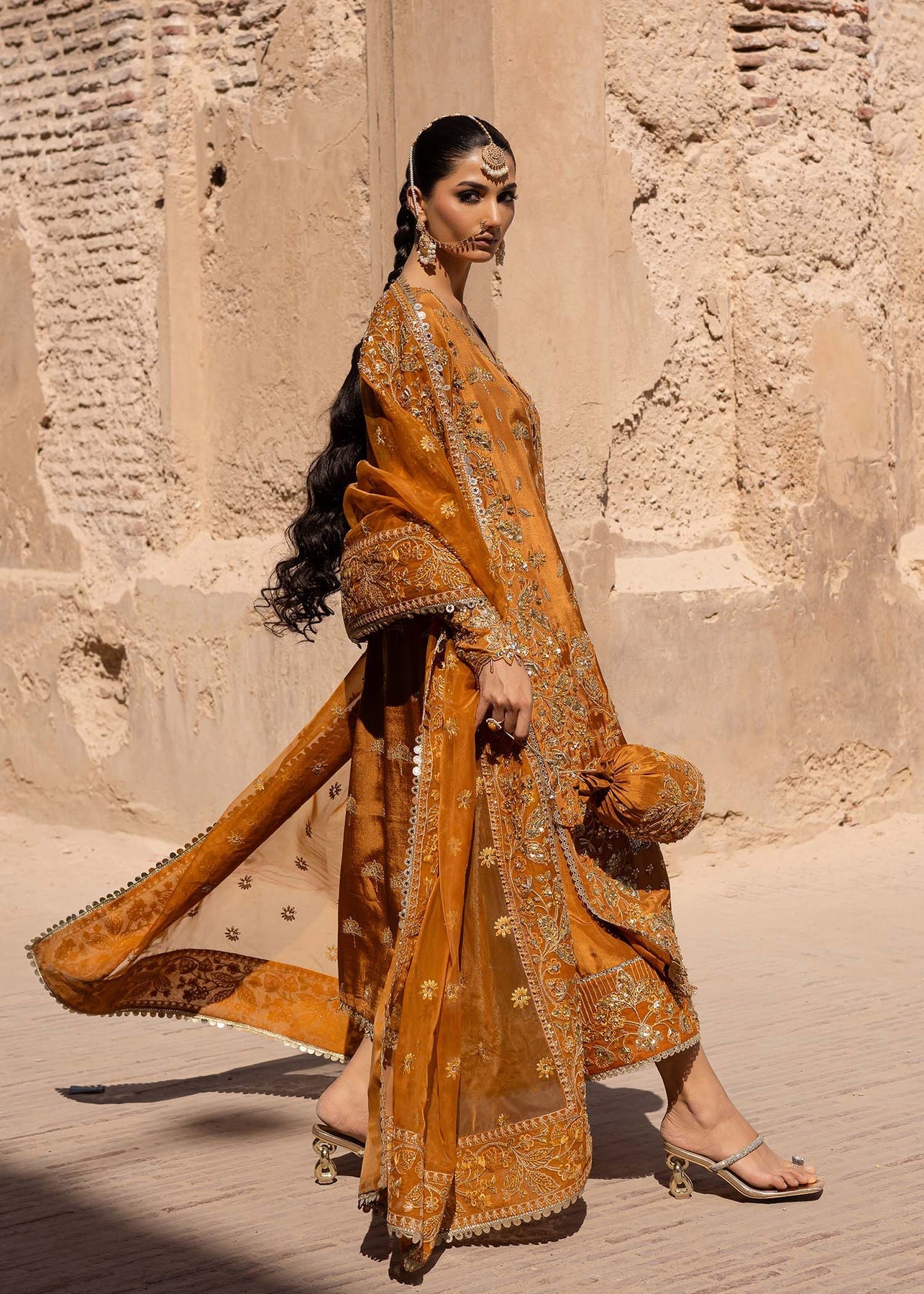 Akbar Aslam | Dastaan Luxury Formals | Zarmisha - Official Akbar Aslam stockist in UK - Sakeena London