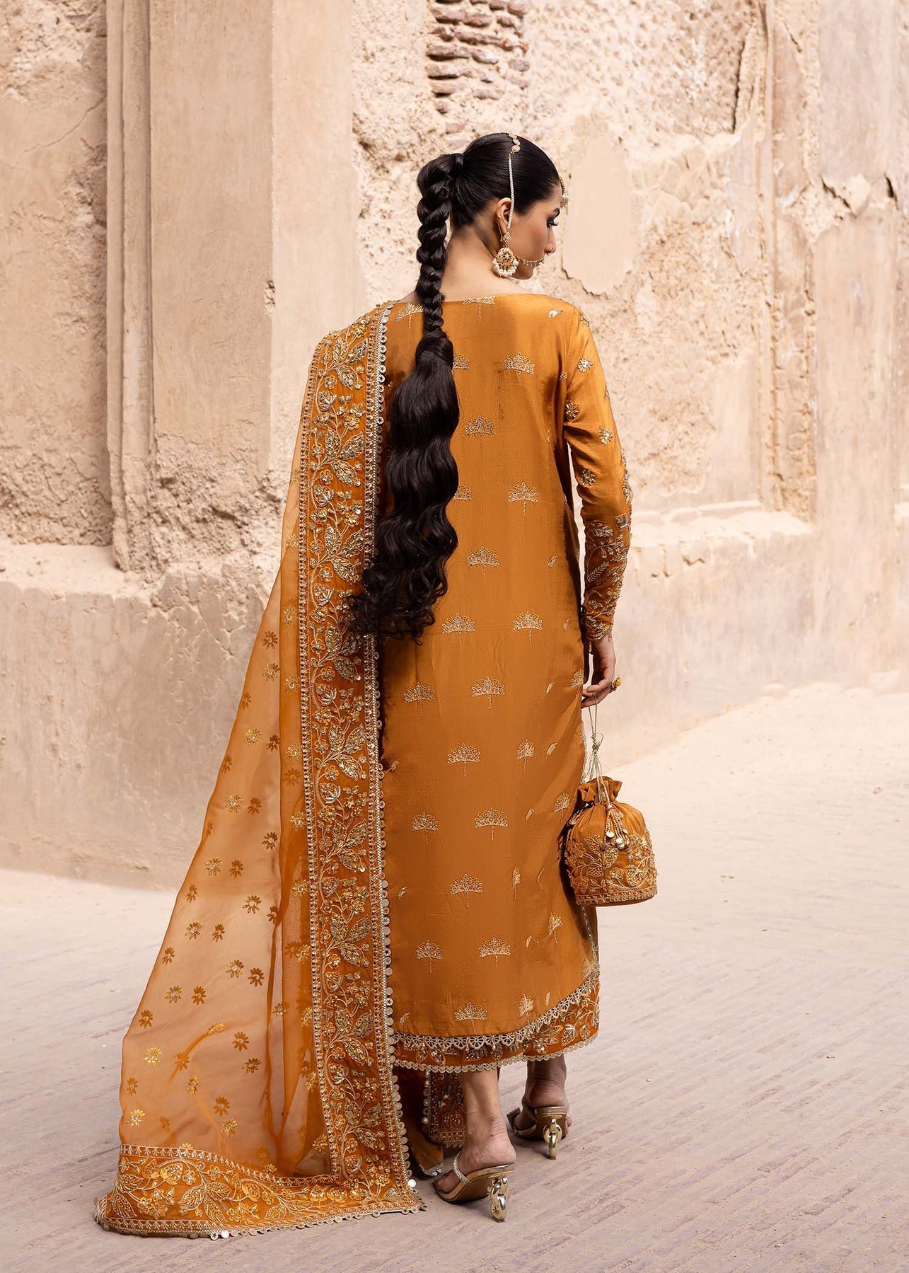 Akbar Aslam | Dastaan Luxury Formals | Zarmisha - Official Akbar Aslam stockist in UK - Sakeena London