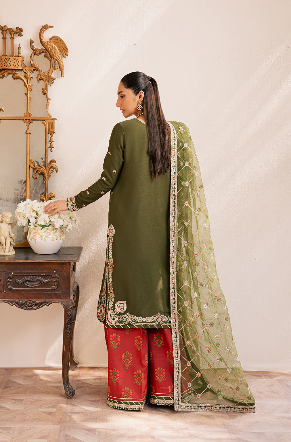 Emaan Adeel I Suave Luxury Formals I ORAYA - Official Emaan Adeel stockist in UK - Sakeena London
