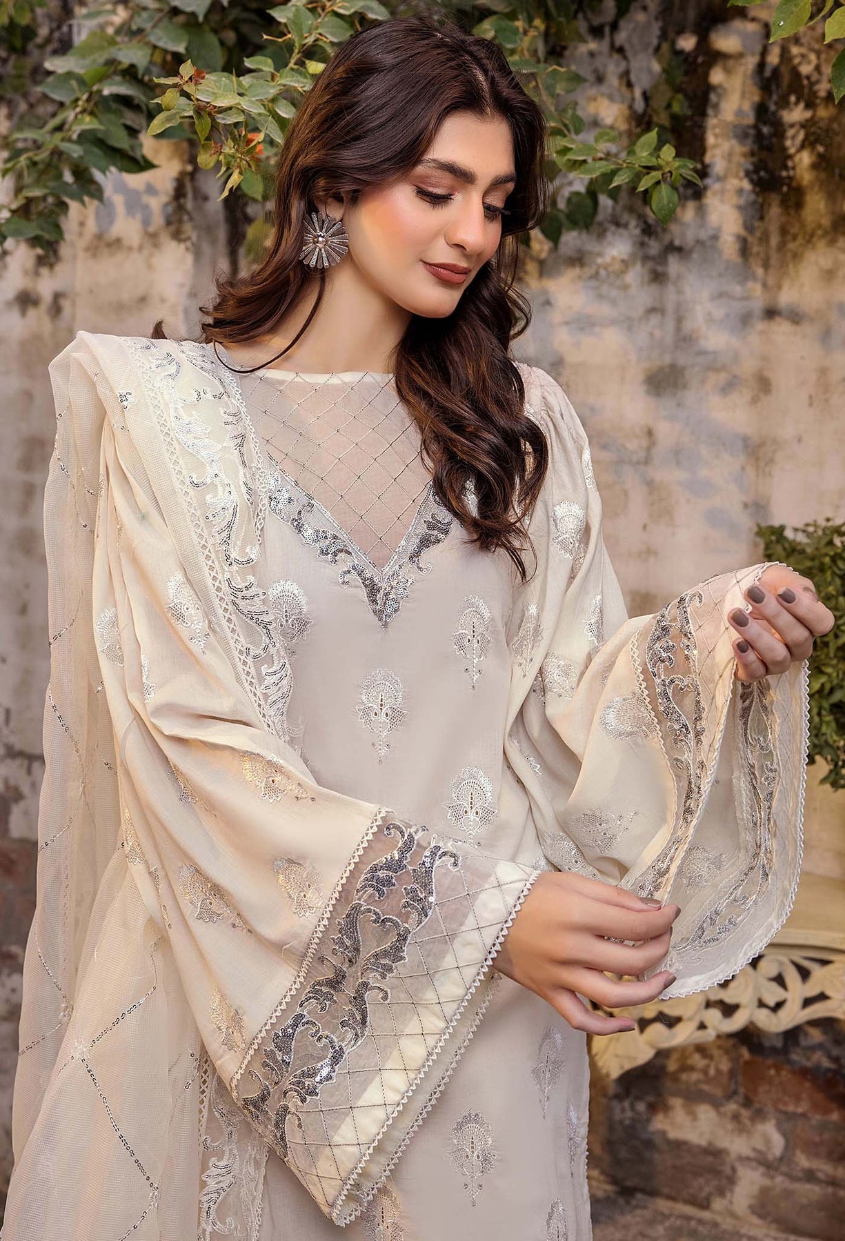 Adans Libas | Inara 25 | CHIKANKARI 4771 - Official Adans Libas stockist in UK - Sakeena London