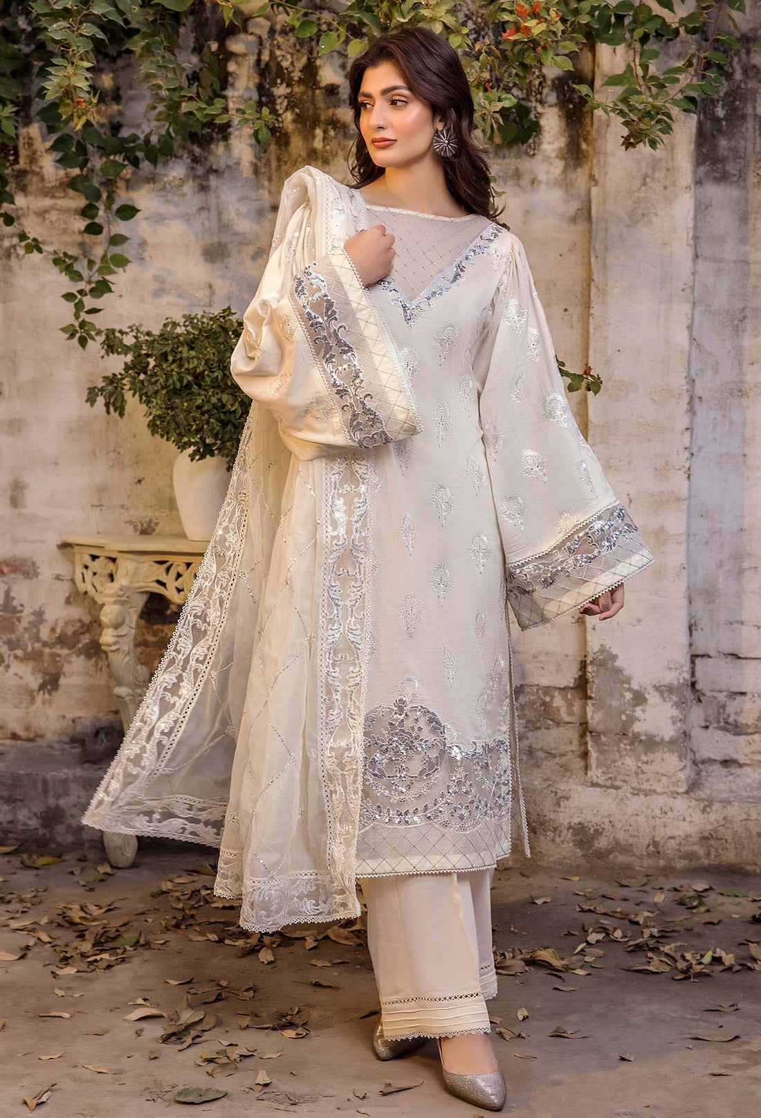 Adans Libas | Inara 25 | CHIKANKARI 4771 - Official Adans Libas stockist in UK - Sakeena London