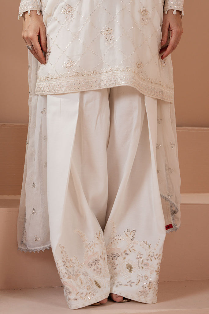 Cross Stitch | Luxe Atelier 25 | ANTIQUE WHITE - Official Cross Stitch stockist in UK - Sakeena London
