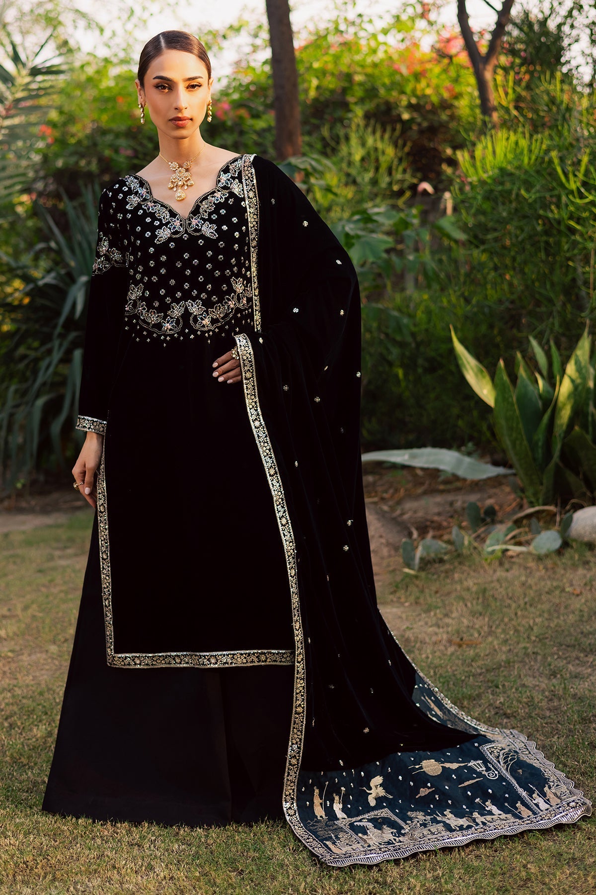 Nureh | Maya Velvet | NW-118 - Official Nureh stockist in UK - Sakeena London