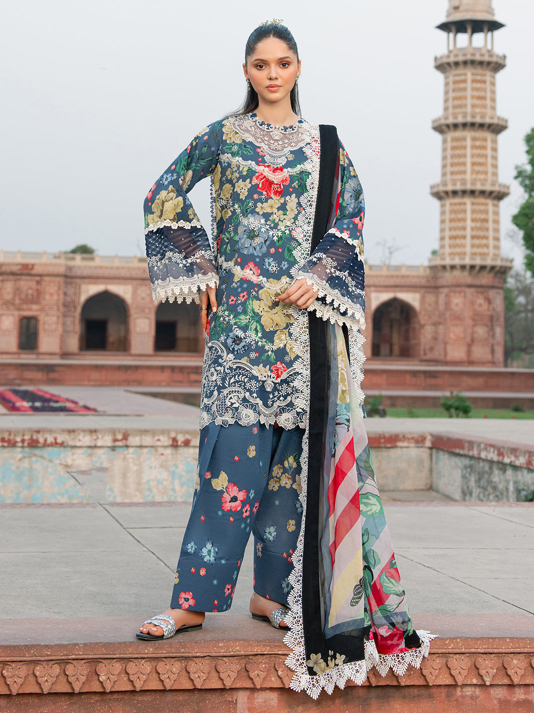 Bin Ilyas | Naqsh Naaz Luxury Lawn 25 | 2081 - B - Official Bin Ilyas stockist in UK - Sakeena London