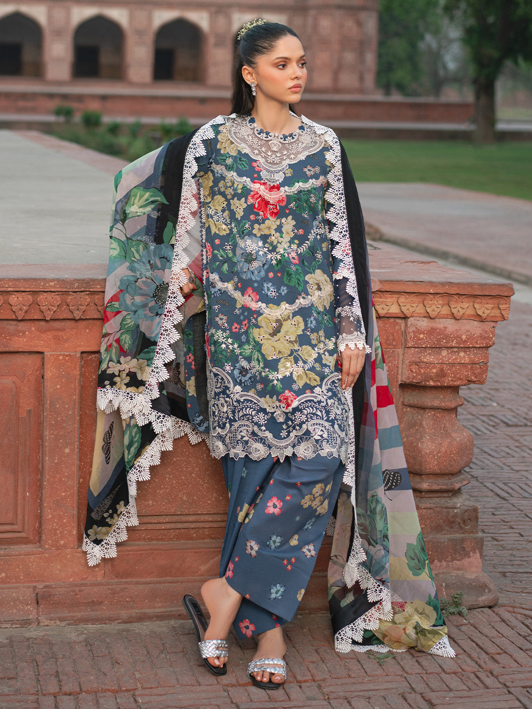 Bin Ilyas | Naqsh Naaz Luxury Lawn 25 | 2081 - B - Official Bin Ilyas stockist in UK - Sakeena London