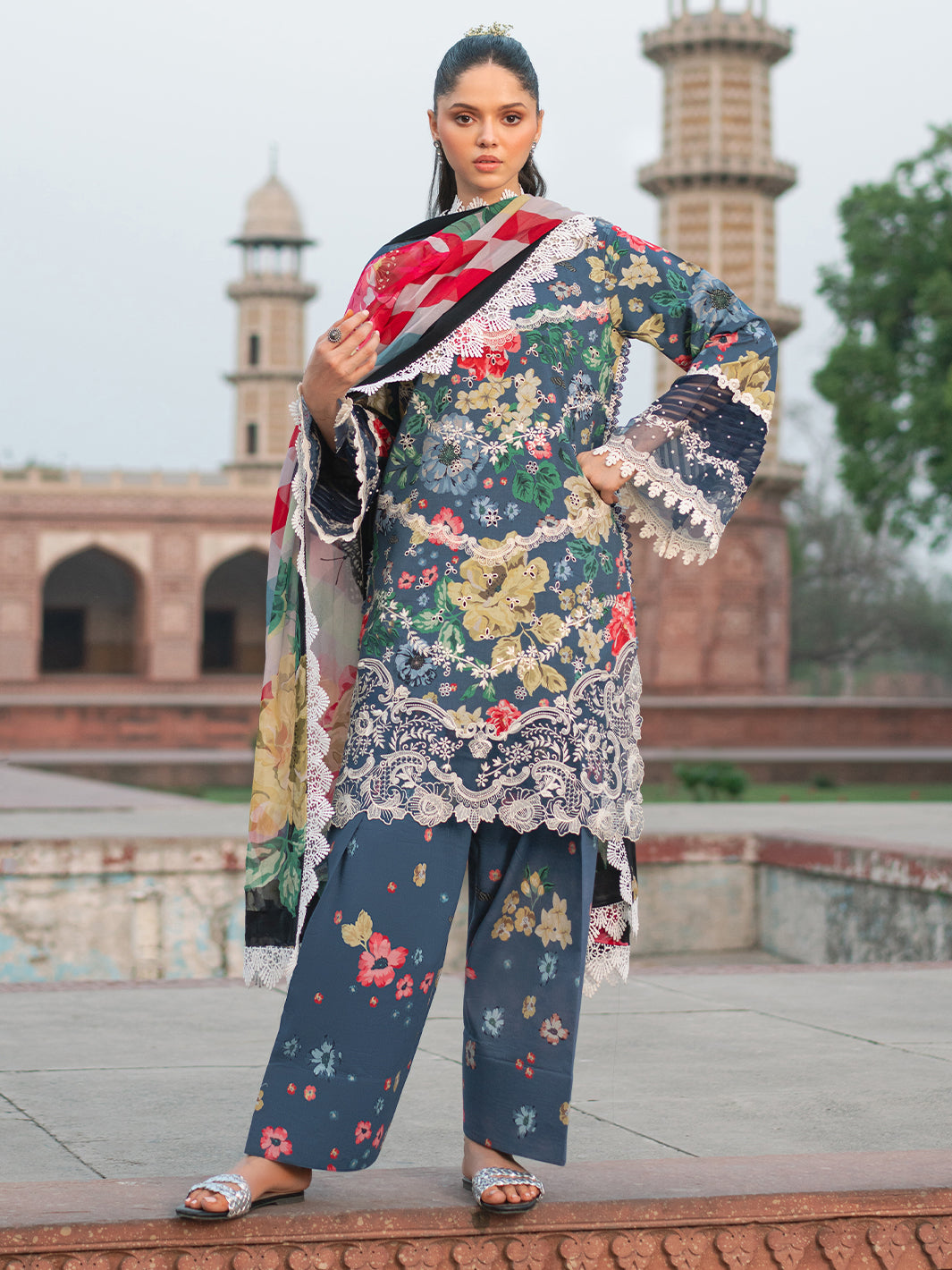 Bin Ilyas | Naqsh Naaz Luxury Lawn 25 | 2081 - B - Official Bin Ilyas stockist in UK - Sakeena London