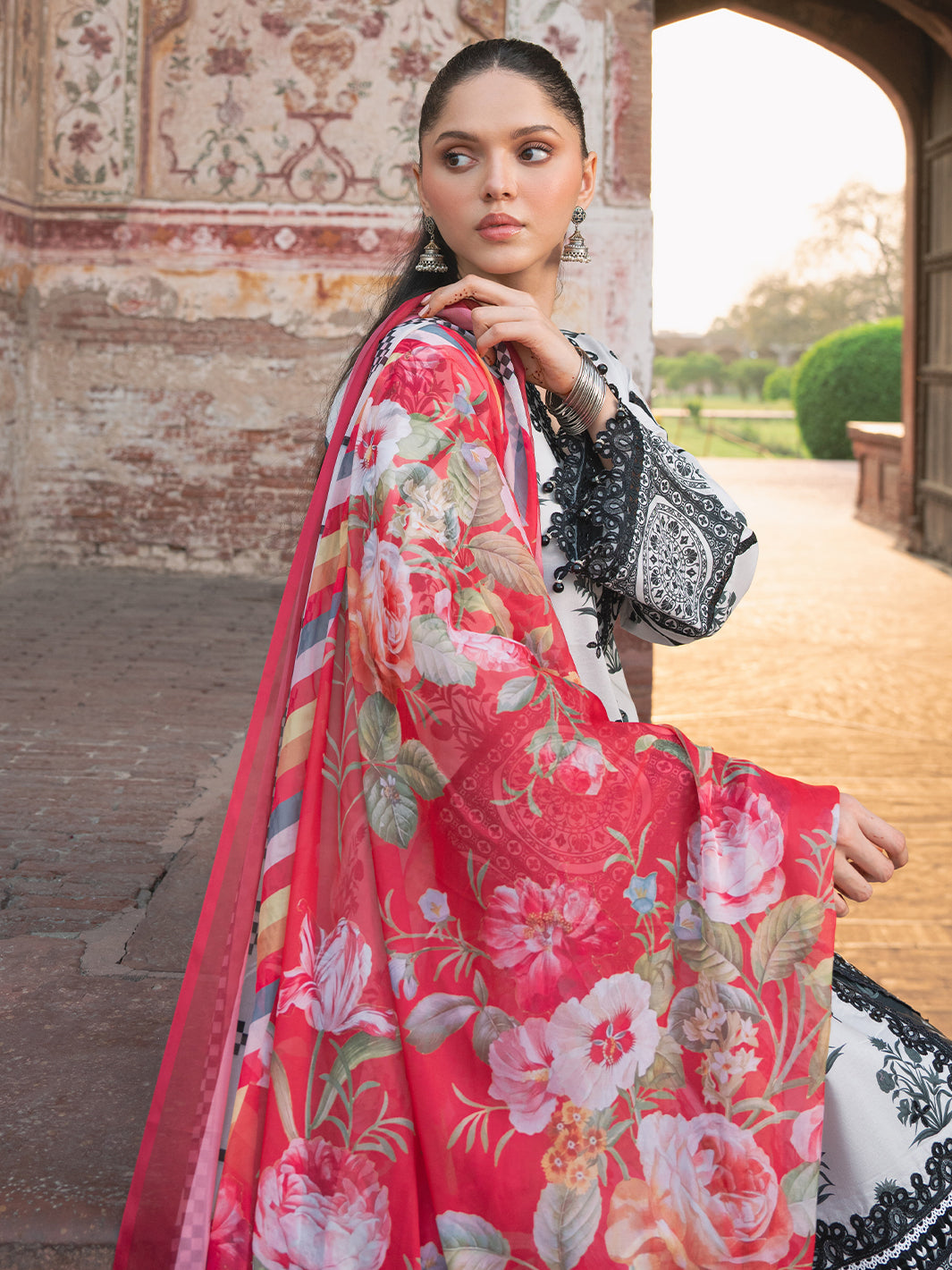 Bin Ilyas | Naqsh Naaz Luxury Lawn 25 | 2082 - A - Official Bin Ilyas stockist in UK - Sakeena London
