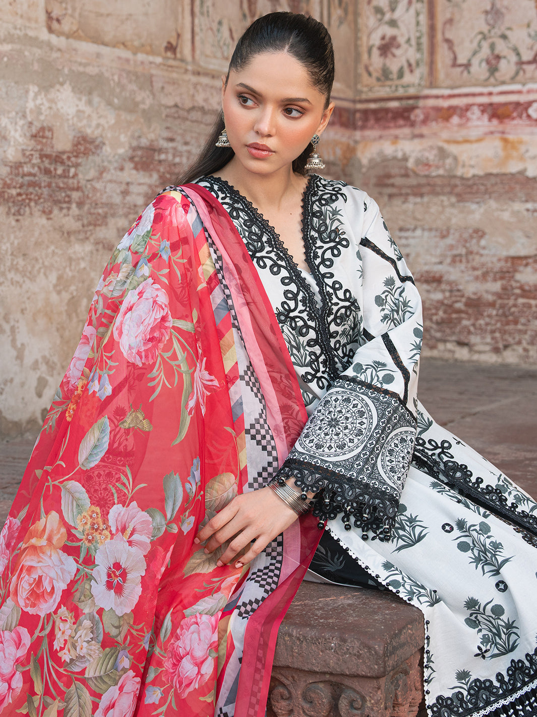 Bin Ilyas | Naqsh Naaz Luxury Lawn 25 | 2082 - A - Official Bin Ilyas stockist in UK - Sakeena London