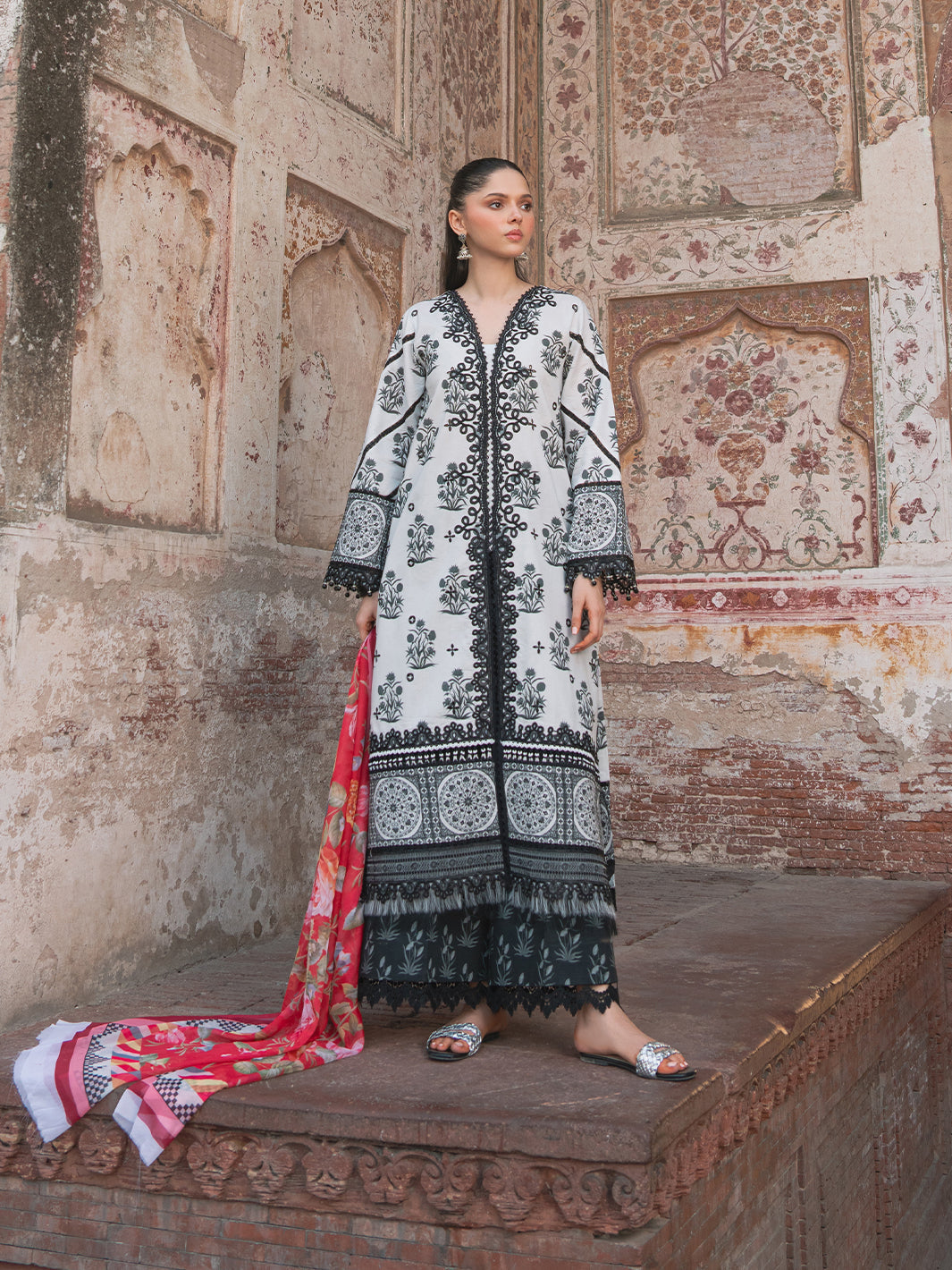 Bin Ilyas | Naqsh Naaz Luxury Lawn 25 | 2082 - A - Official Bin Ilyas stockist in UK - Sakeena London