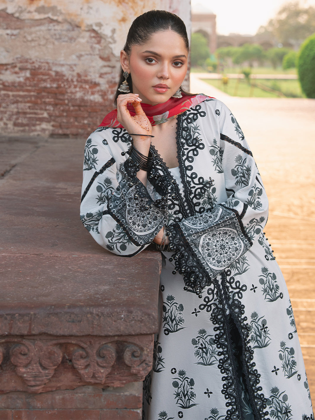 Bin Ilyas | Naqsh Naaz Luxury Lawn 25 | 2082 - A - Official Bin Ilyas stockist in UK - Sakeena London