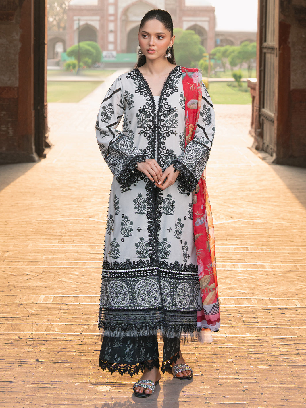 Bin Ilyas | Naqsh Naaz Luxury Lawn 25 | 2082 - A - Official Bin Ilyas stockist in UK - Sakeena London