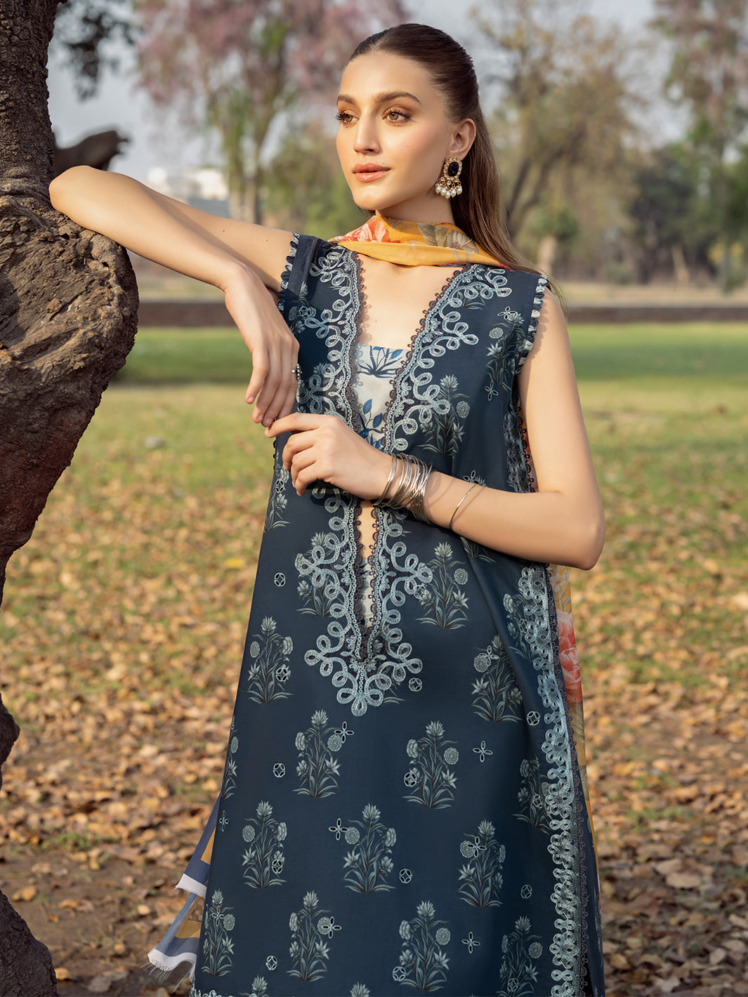 Bin Ilyas | Naqsh Naaz Luxury Lawn 25 | 2082 - B - Official Bin Ilyas stockist in UK - Sakeena London
