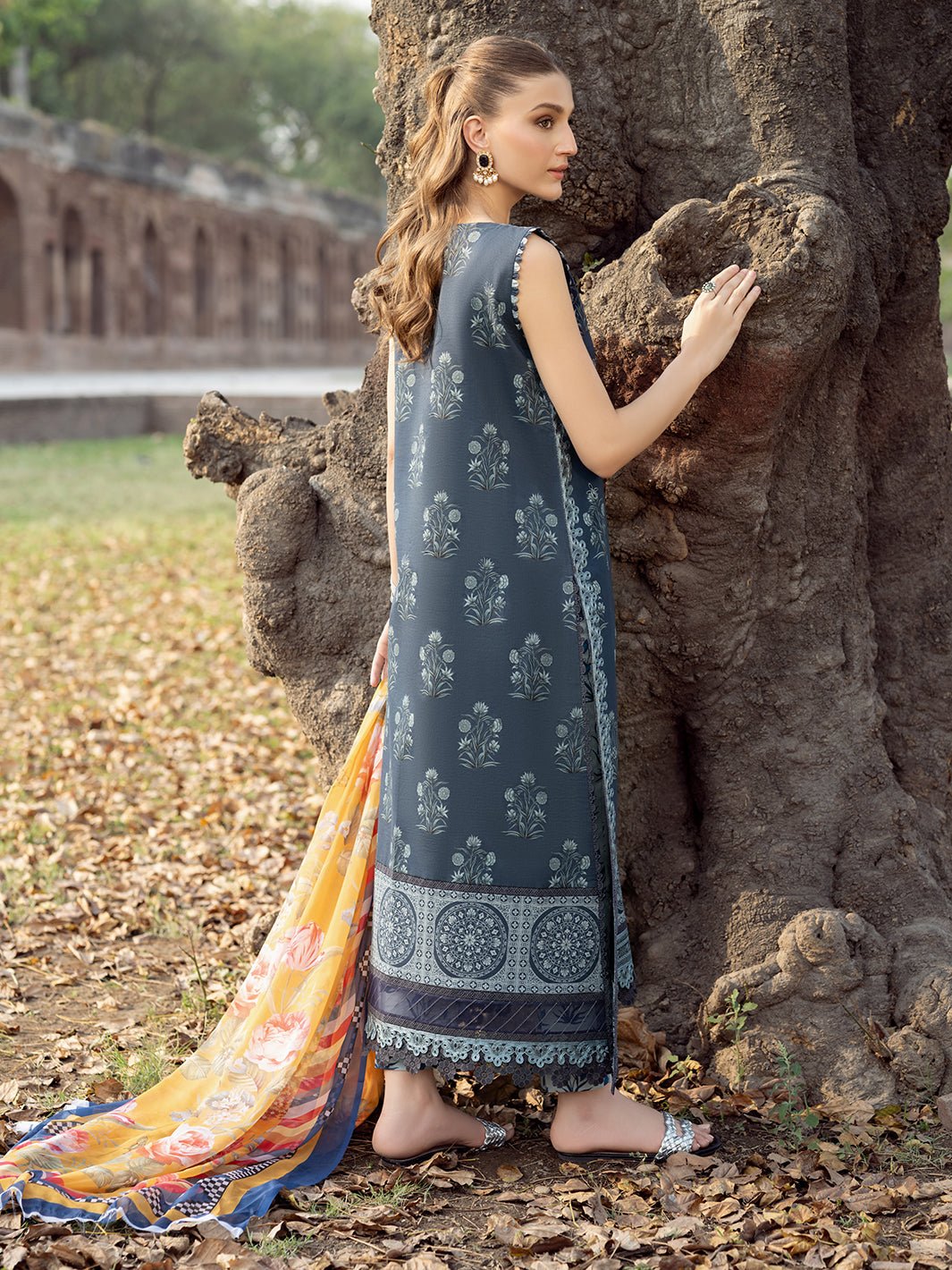 Bin Ilyas | Naqsh Naaz Luxury Lawn 25 | 2082 - B - Official Bin Ilyas stockist in UK - Sakeena London