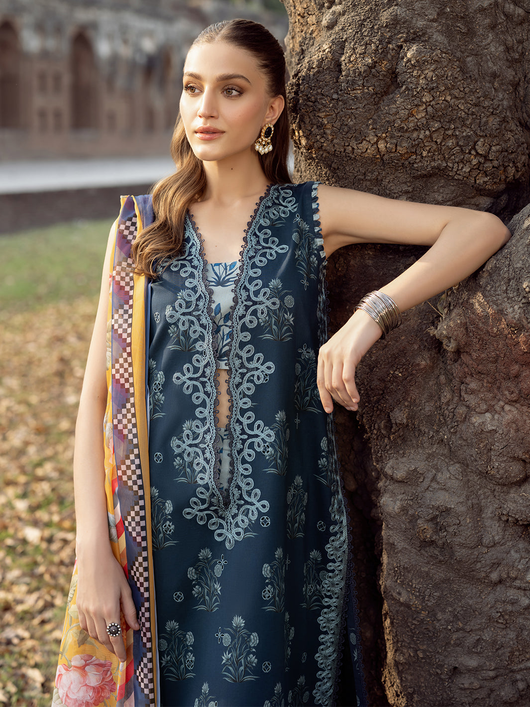 Bin Ilyas | Naqsh Naaz Luxury Lawn 25 | 2082 - B - Official Bin Ilyas stockist in UK - Sakeena London