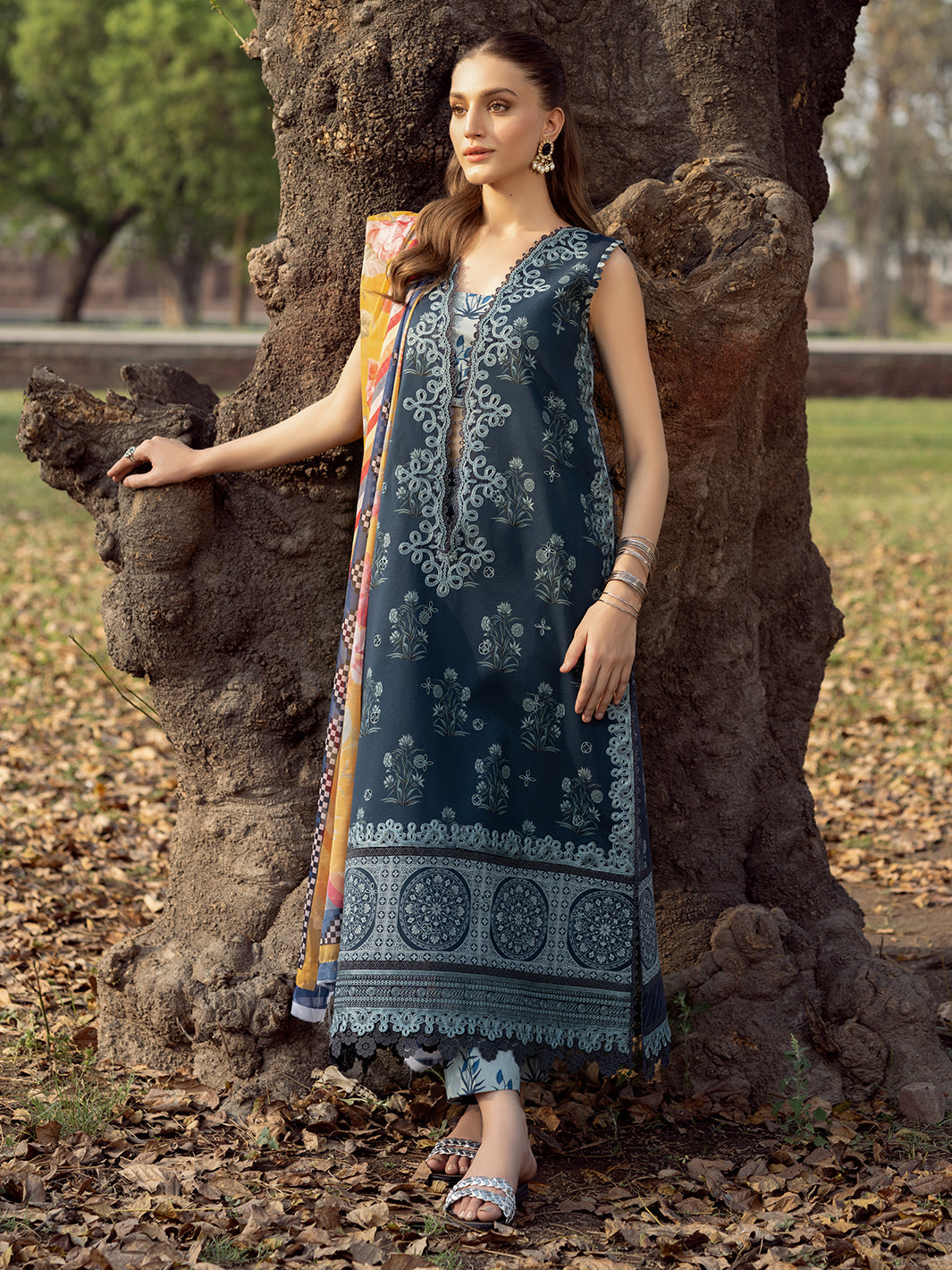 Bin Ilyas | Naqsh Naaz Luxury Lawn 25 | 2082 - B - Official Bin Ilyas stockist in UK - Sakeena London