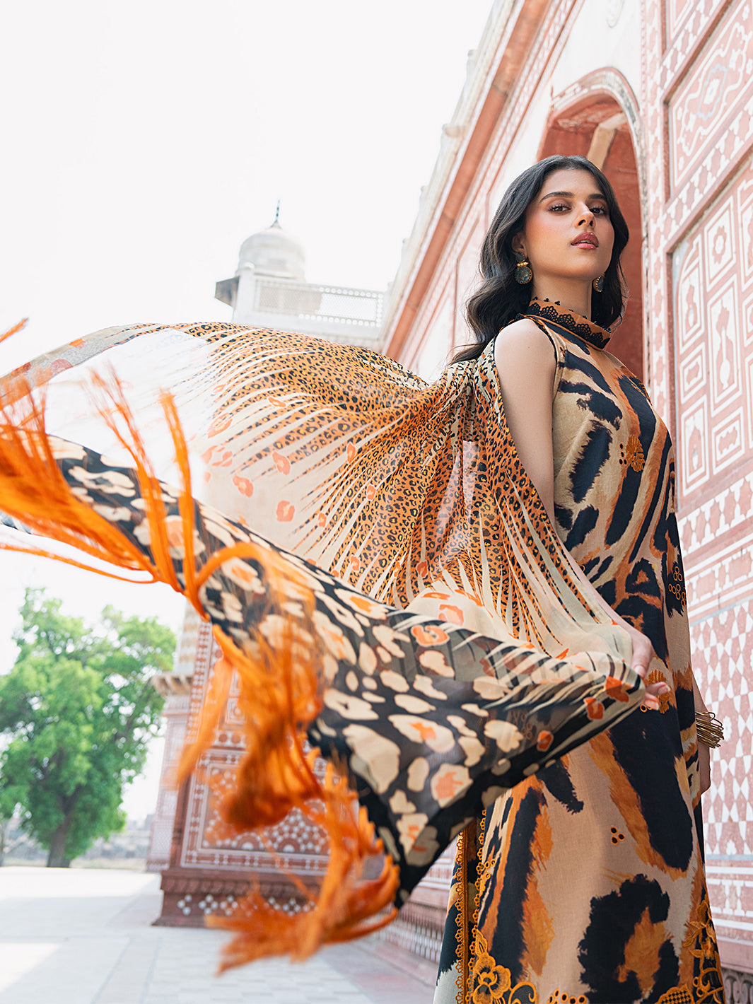 Bin Ilyas | Naqsh Naaz Luxury Lawn 25 | 2086 - B - Official Bin Ilyas stockist in UK - Sakeena London