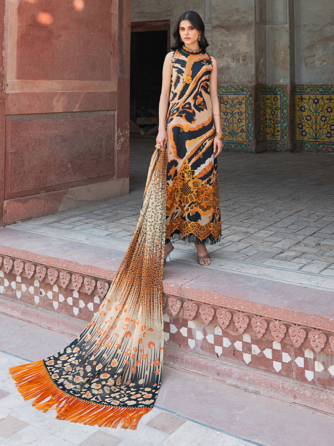 Bin Ilyas | Naqsh Naaz Luxury Lawn 25 | 2086 - B - Official Bin Ilyas stockist in UK - Sakeena London
