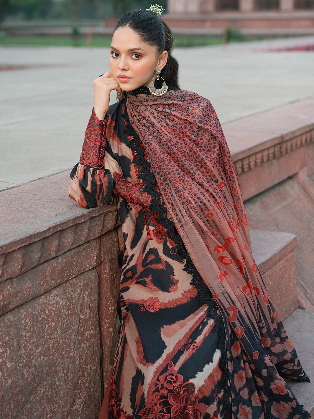 Bin Ilyas | Naqsh Naaz Luxury Lawn 25 | 2086 - C - Official Bin Ilyas stockist in UK - Sakeena London