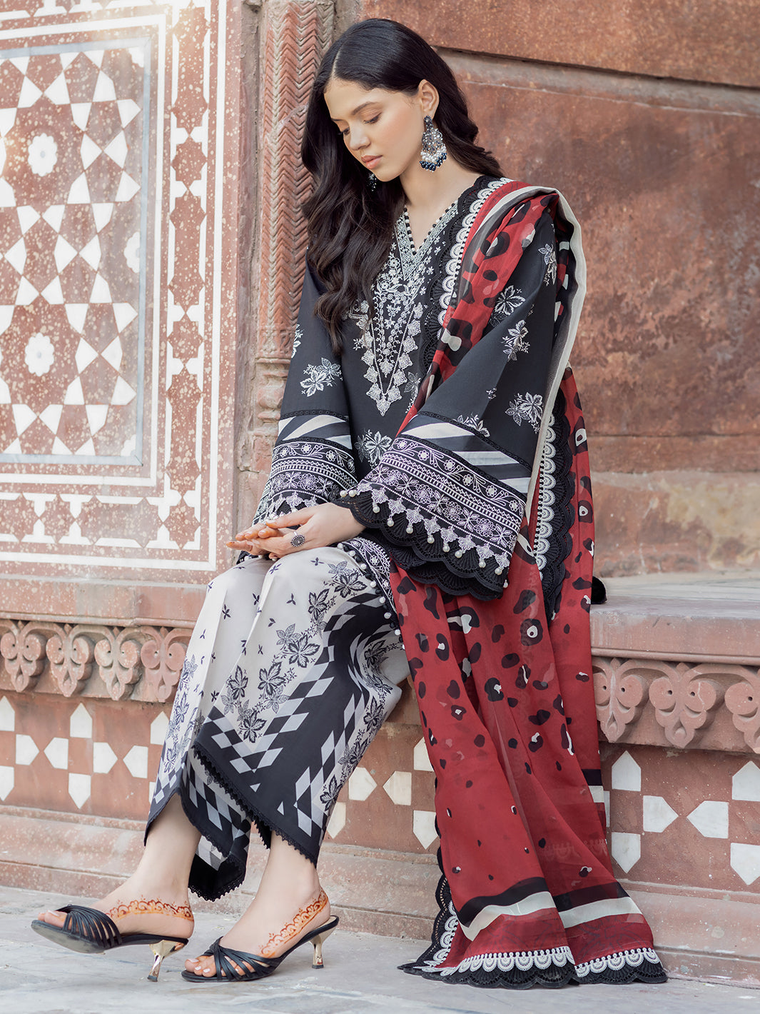 Bin Ilyas | Naqsh Naaz Luxury Lawn 25 | 2088 - A - Official Bin Ilyas stockist in UK - Sakeena London