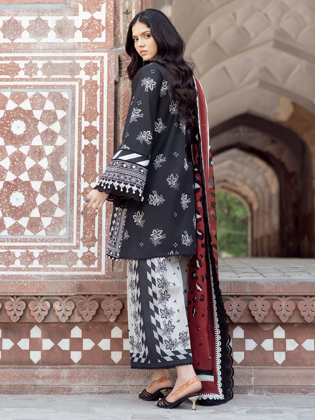 Bin Ilyas | Naqsh Naaz Luxury Lawn 25 | 2088 - A - Official Bin Ilyas stockist in UK - Sakeena London
