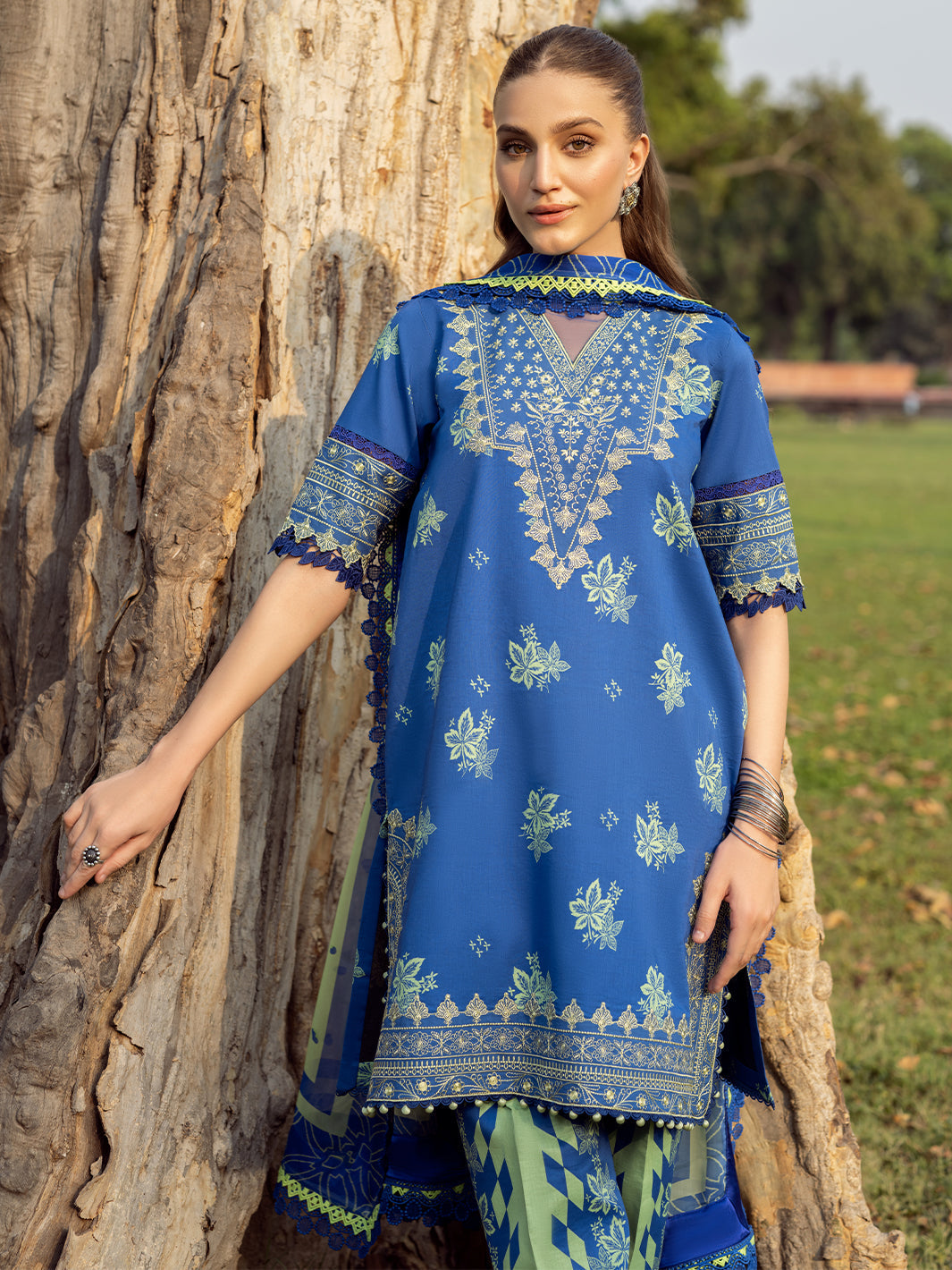 Bin Ilyas | Naqsh Naaz Luxury Lawn 25 | 2088 - B - Official Bin Ilyas stockist in UK - Sakeena London