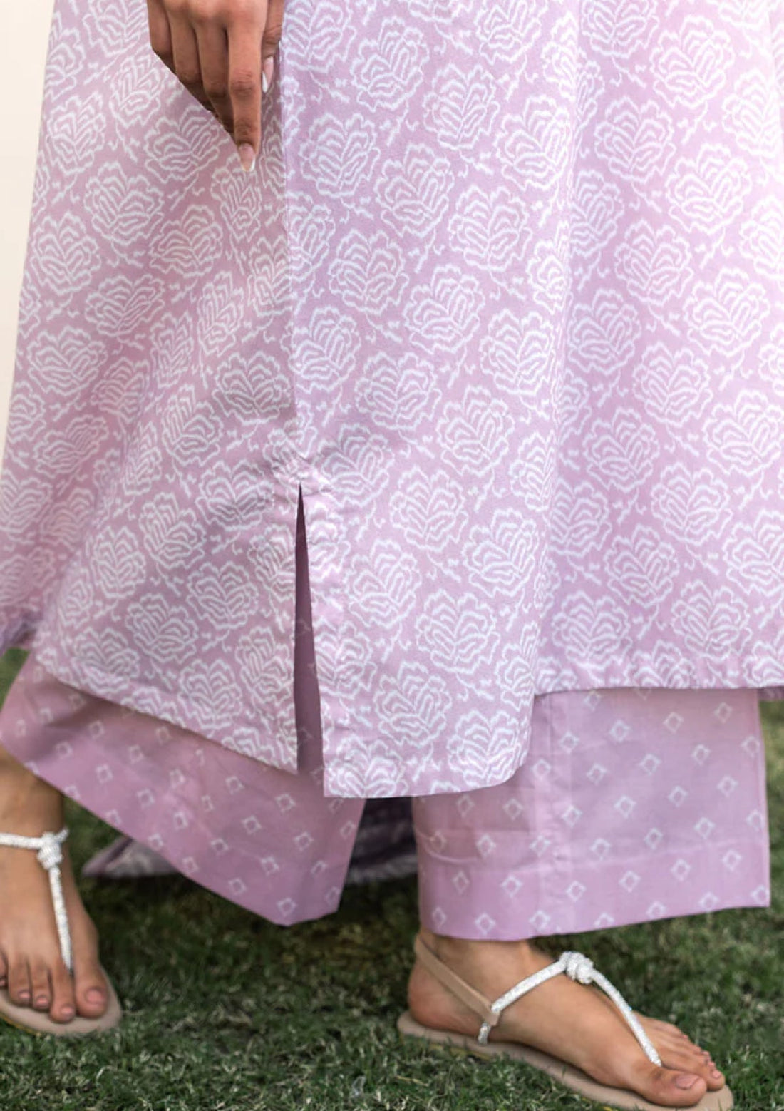 Lawn - Cross Stitch - Daily Unstitched - CDU25#01 - Acme Florate