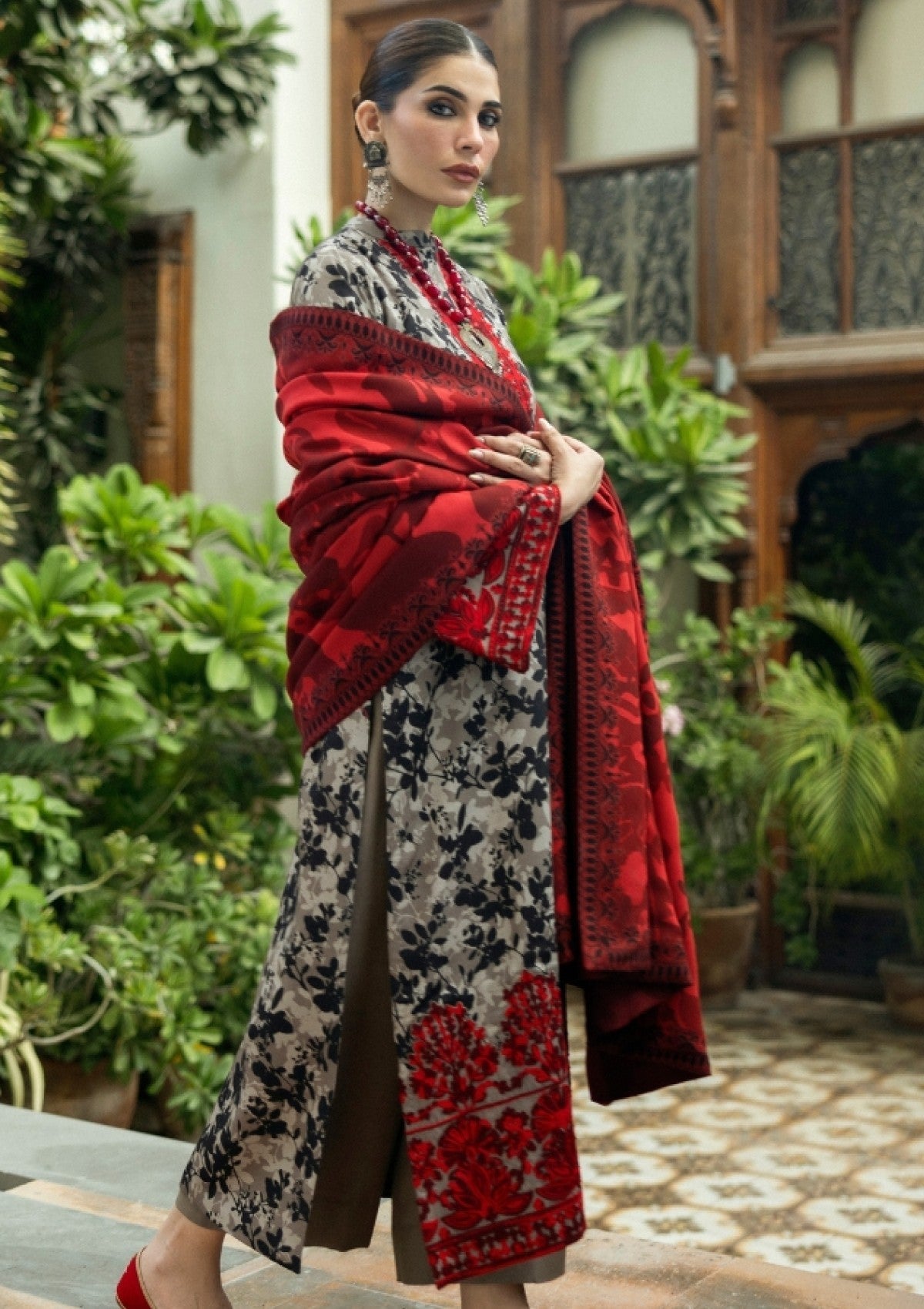 Winter Collection - Zainab Chottani - Winter Shawls 24 - ZC#04 - Zemestan