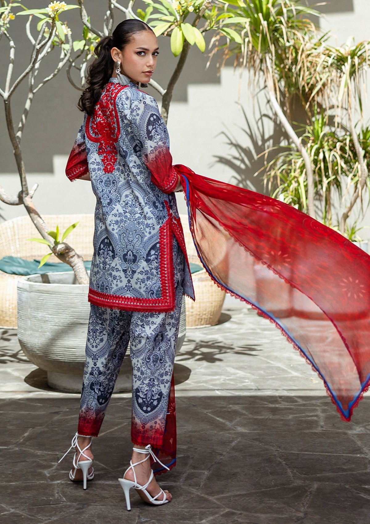 Lawn - Zainab Chottani - Tahra 25 - Syra