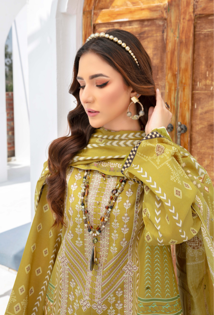 Humdum | Saira Bano Lawn 24 | D04 - Official HumDum stockist in UK - Sakeena London