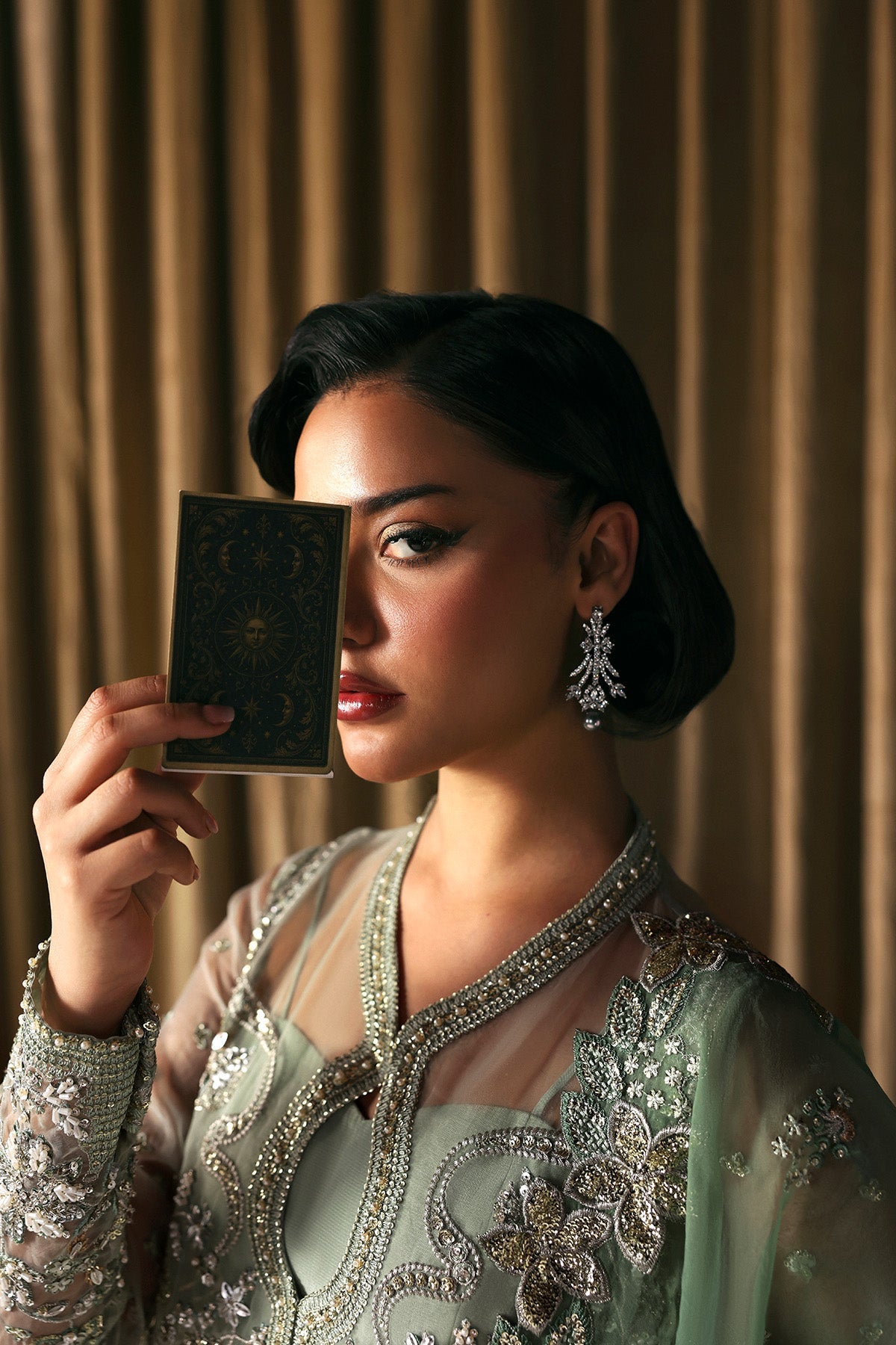 Afrozeh | La Fuchsia '26 | Fortune teller