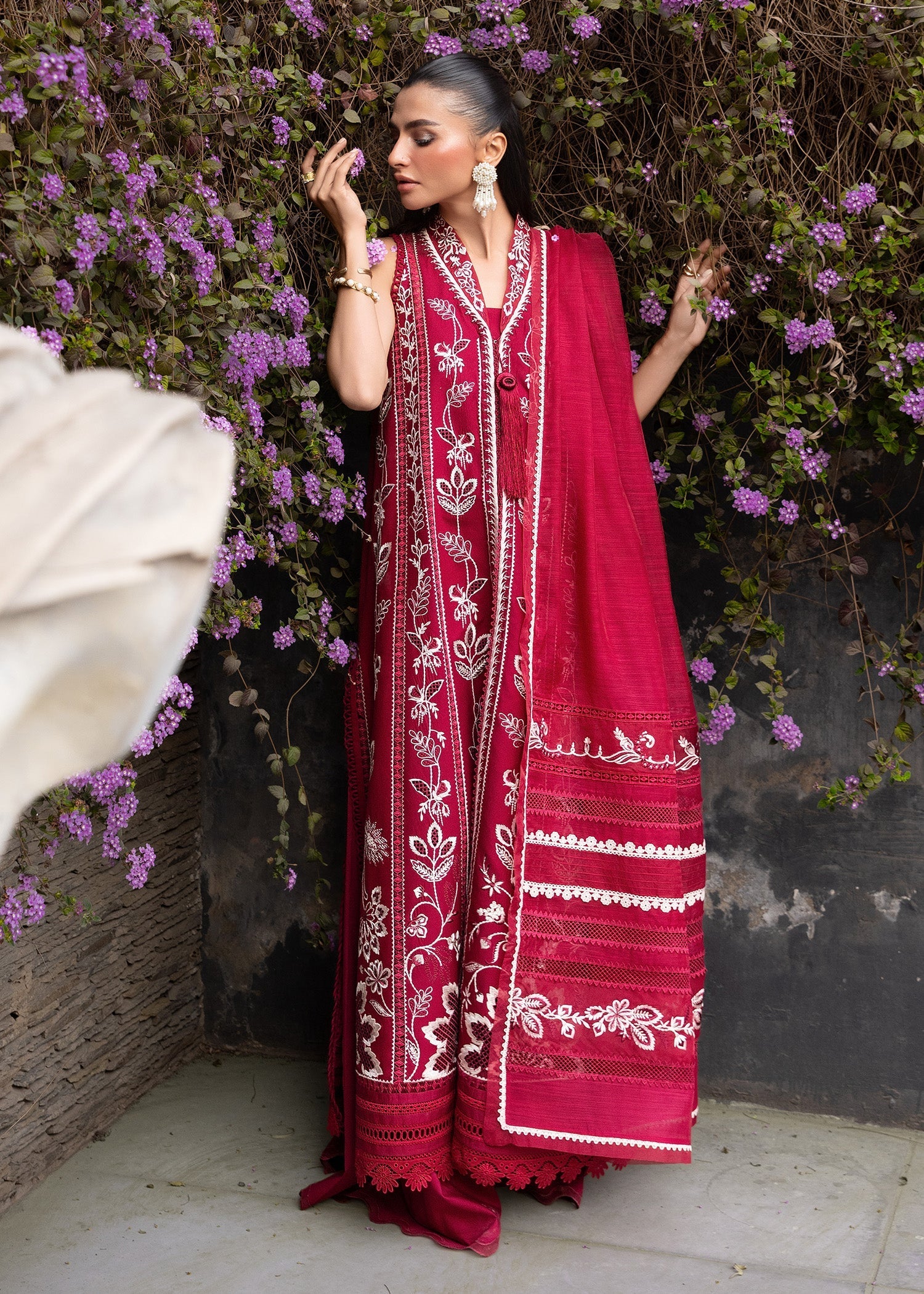 Crimson | flow lawn 26 | A HANDMADE TALE-D5A