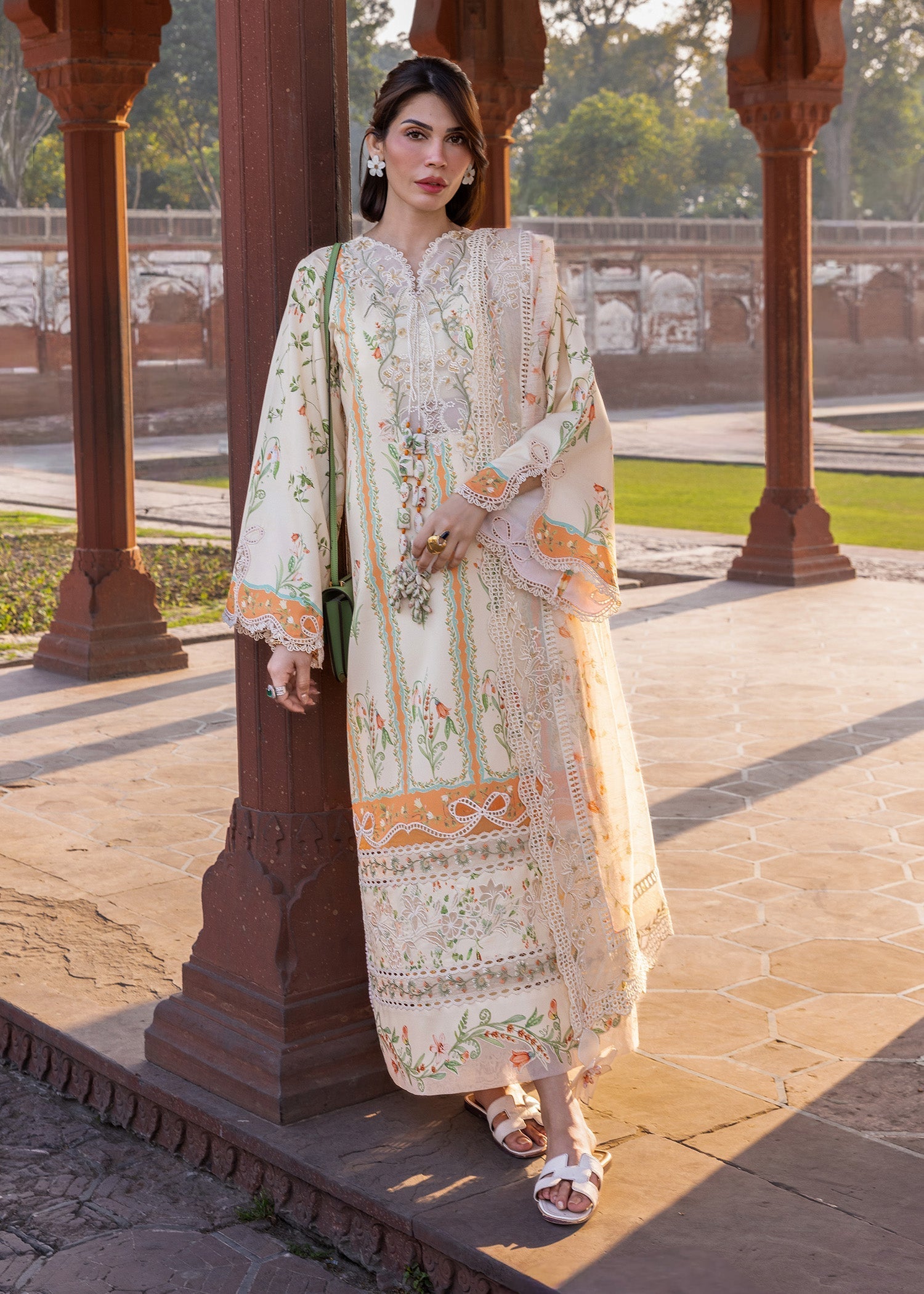 Crimson | flow lawn 26 | SUN-KISSED LETTER-D9A