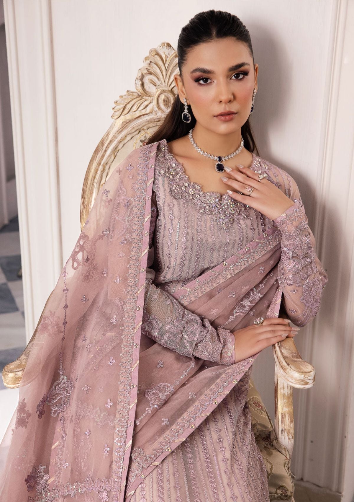 Formal Collection - Iznik - Chinon - ICC#39 - Bareen
